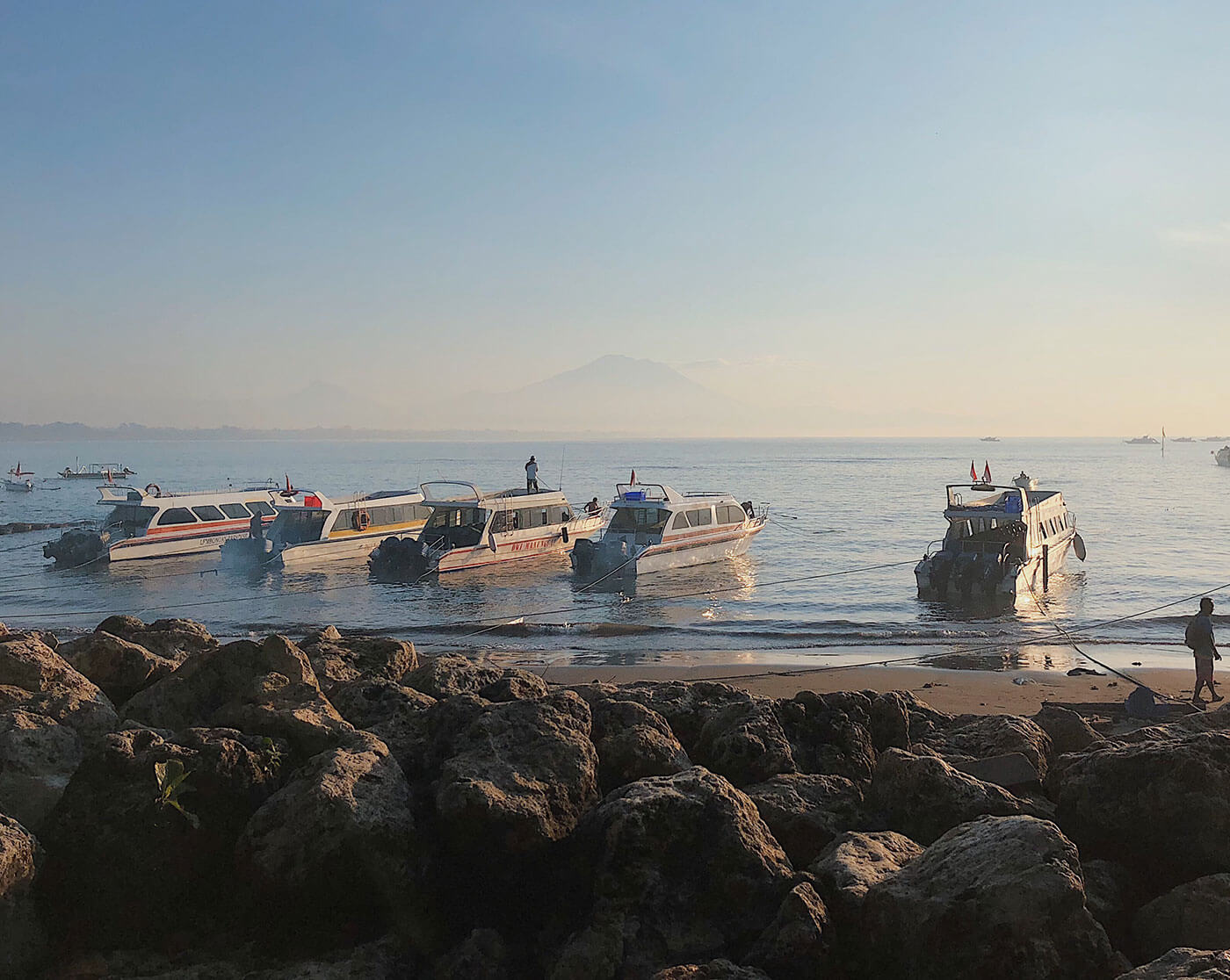 Sanur Beach: All the boats waiting to take you to Nusa Penida / Lembongan