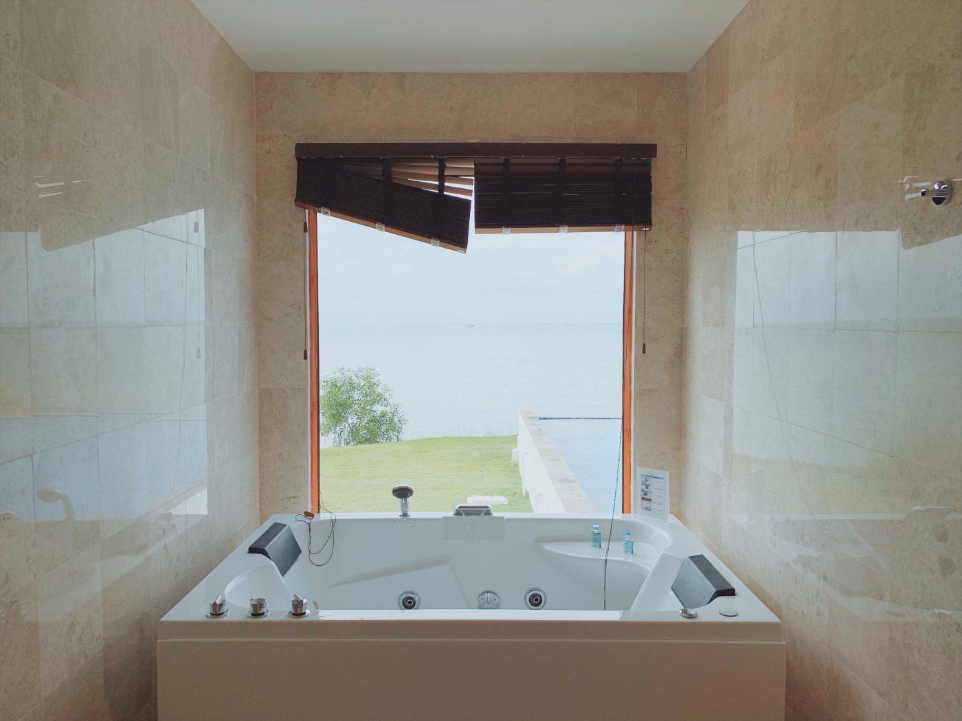 Jacuzzi at the Master bedroom