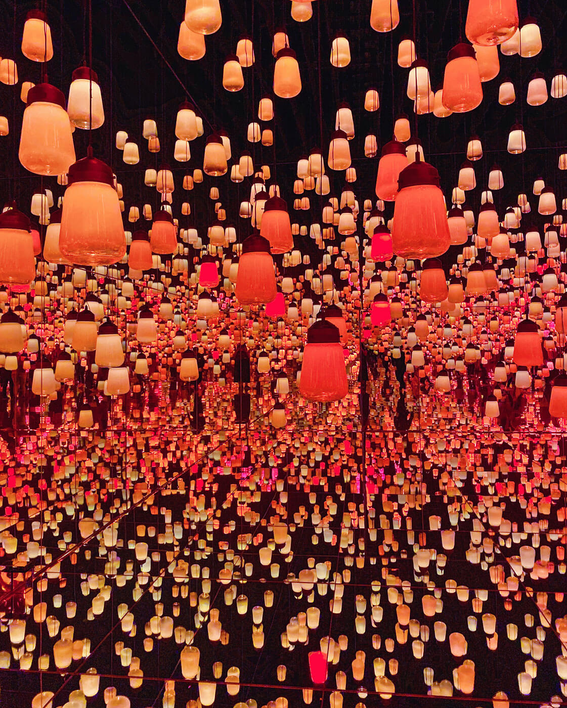 teamlab Borderless - Forest of resonating lamps