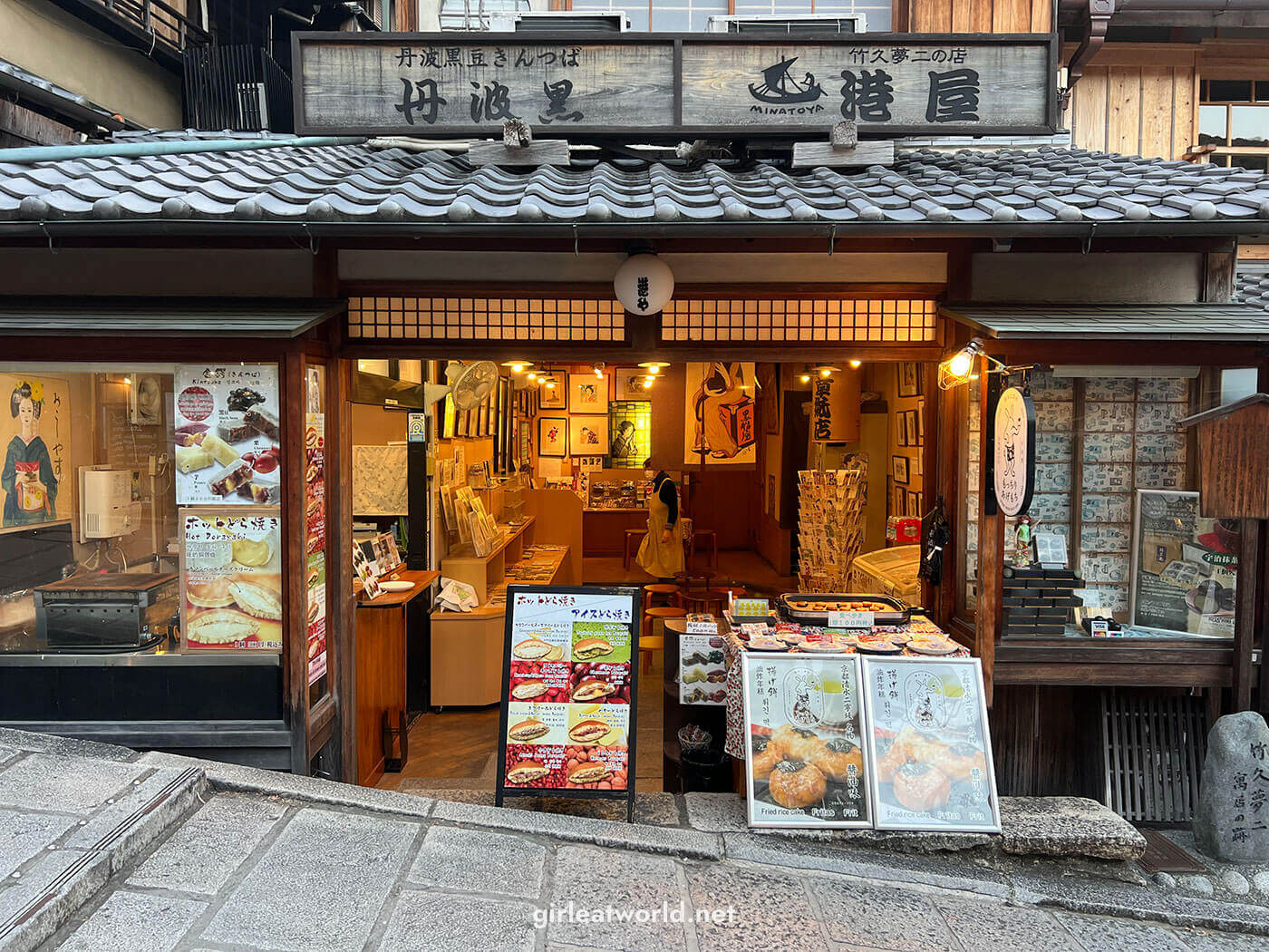 One of the souvenir shops at the slope