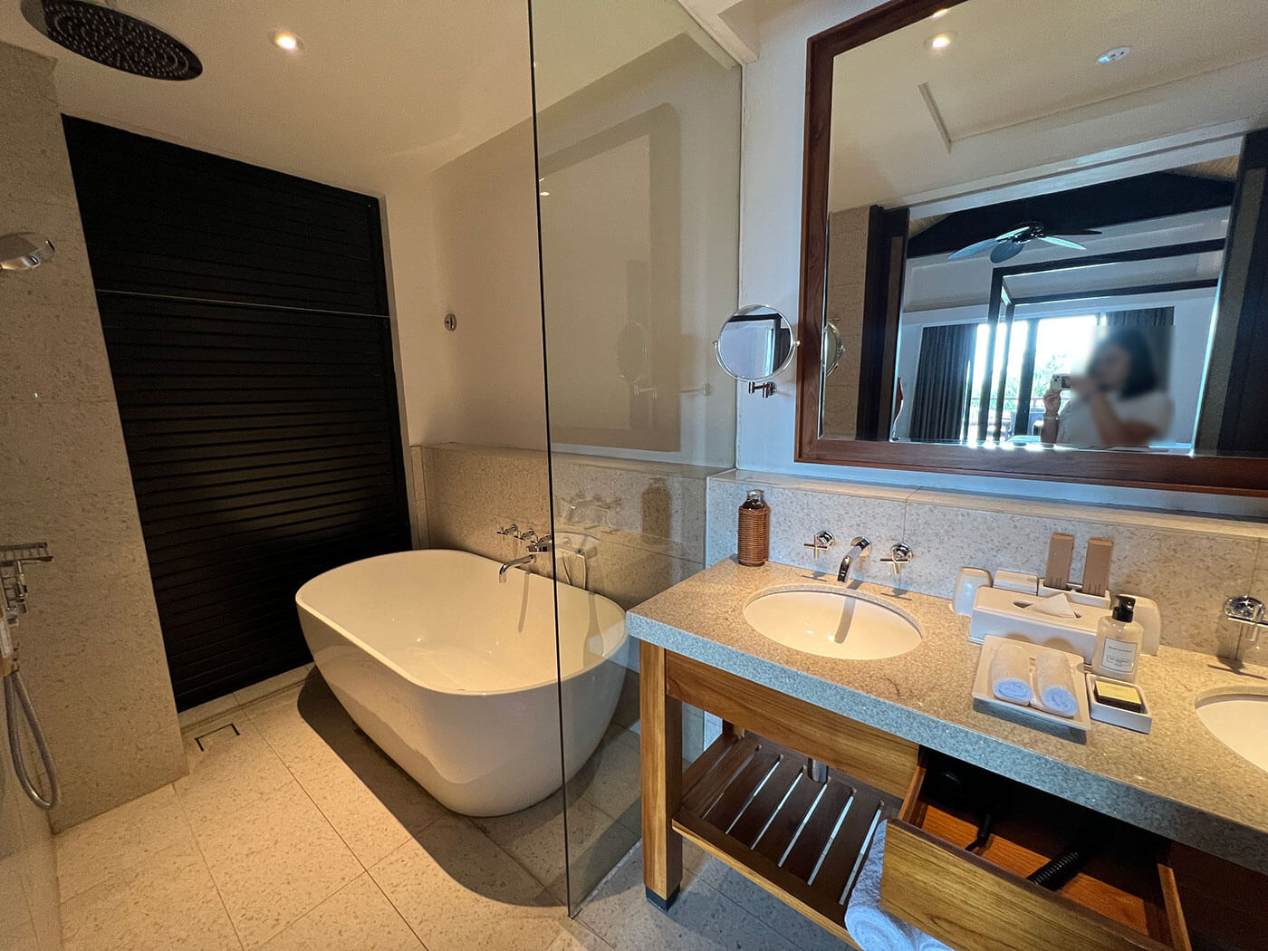 The bathroom at The Residence Bintan