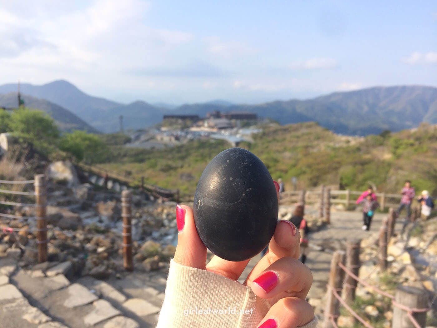 Hakone Travel Guide - Lava eggs at Owakudani