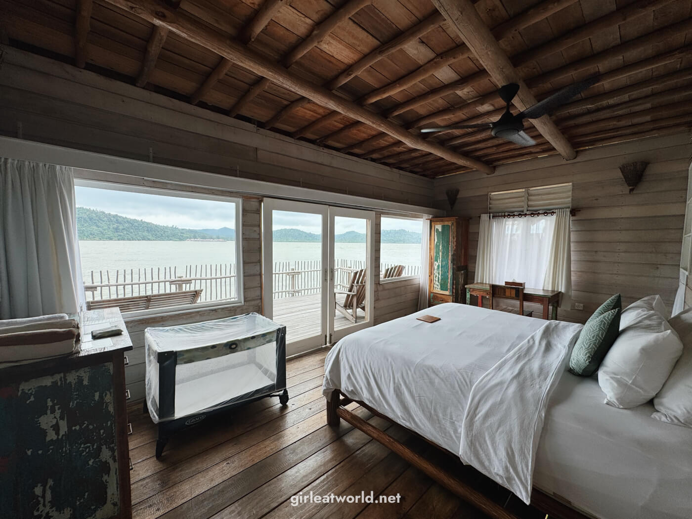 Telunas Private Island Cot