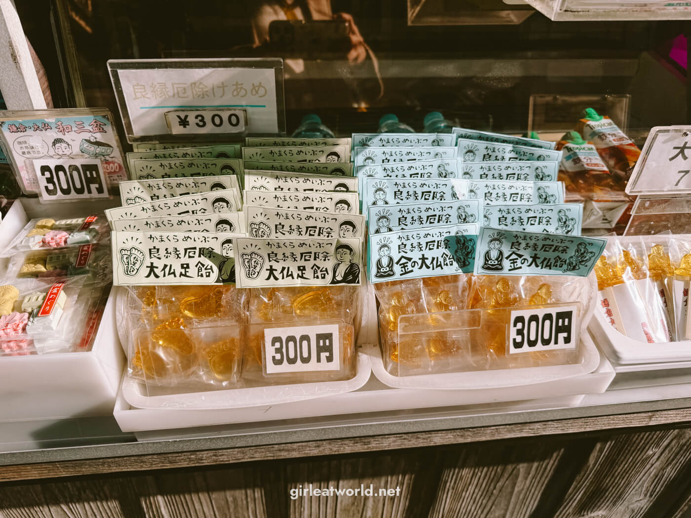 Kamakura: Daibutsu snacks at Kotoku-in
