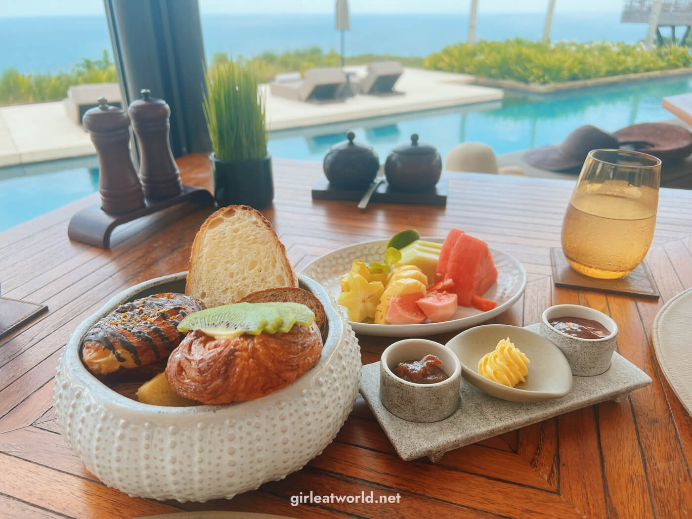 Alila Villas Uluwatu - Breakfast at CIRE