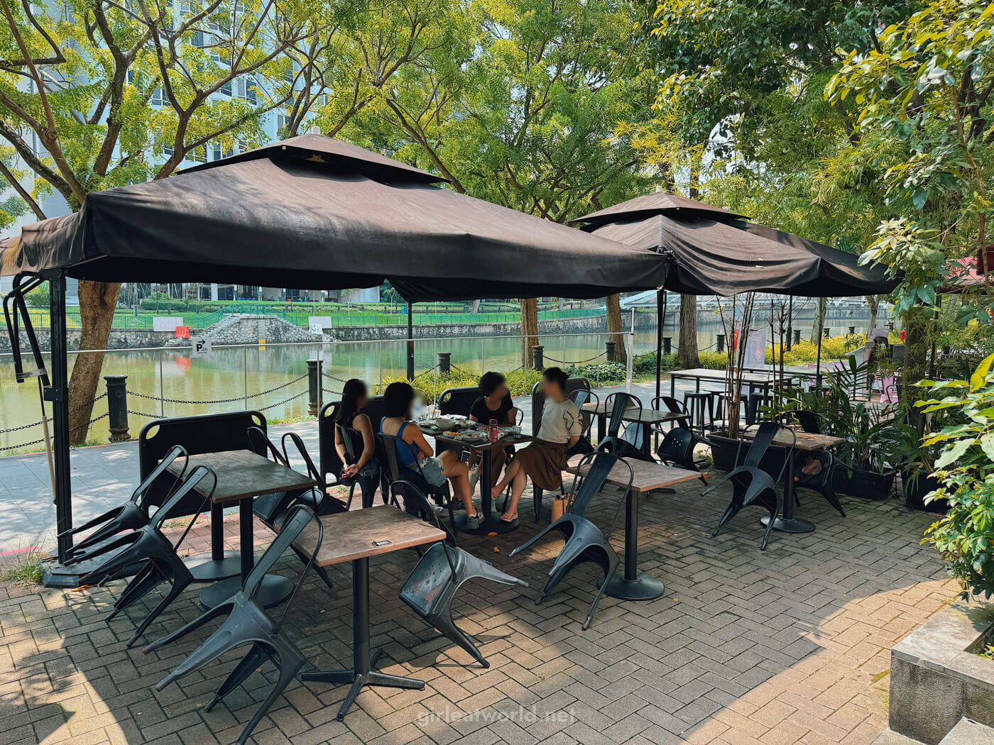 Outside seating at Toby's Estate Singapore