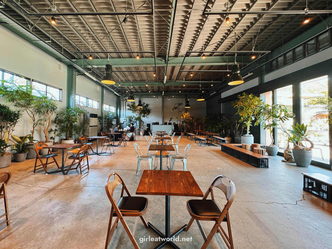 Little Darlings Coffee Roaster in Share Green Aoyama Minami