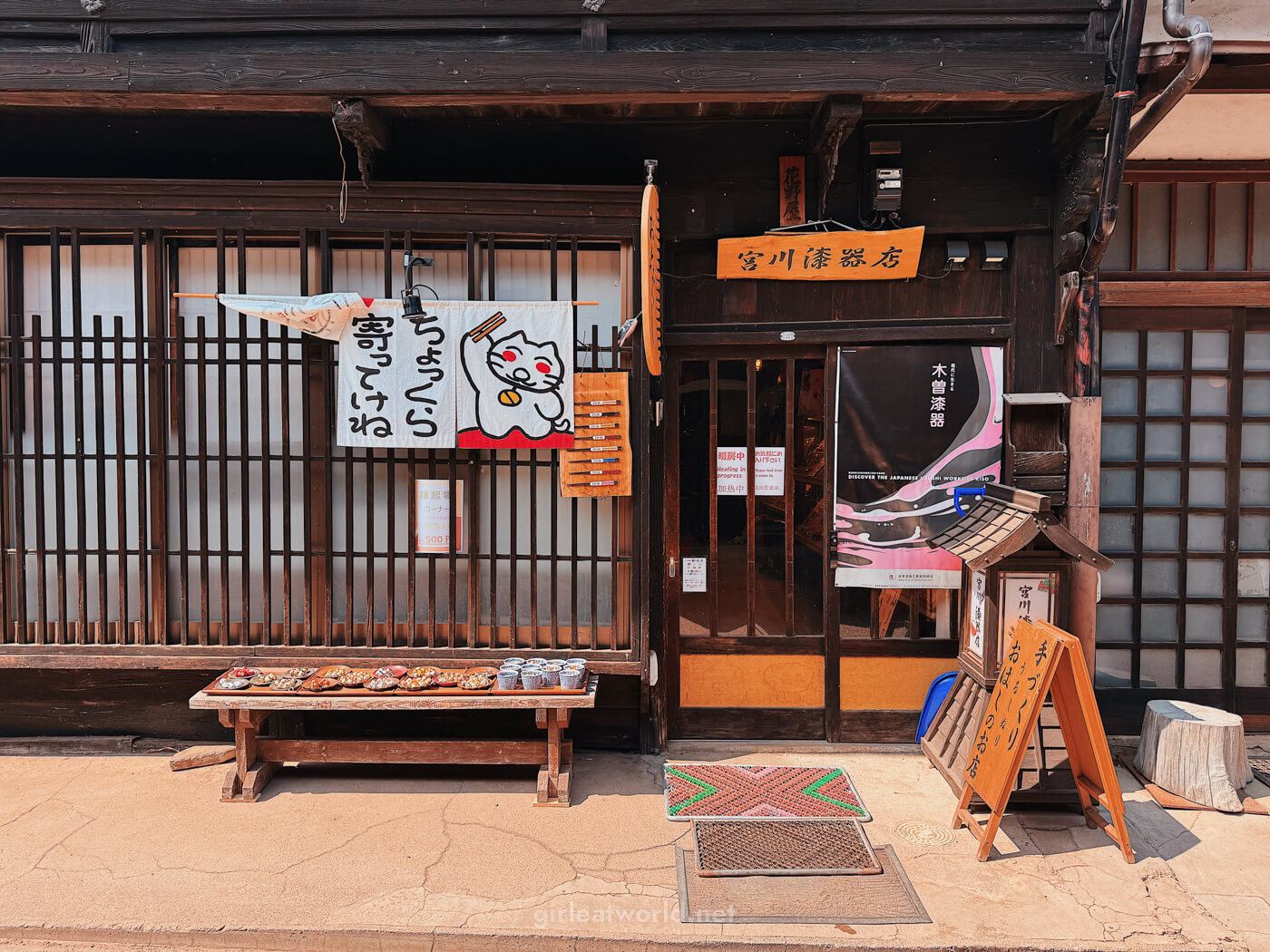 Small restaurant in Narai Juku