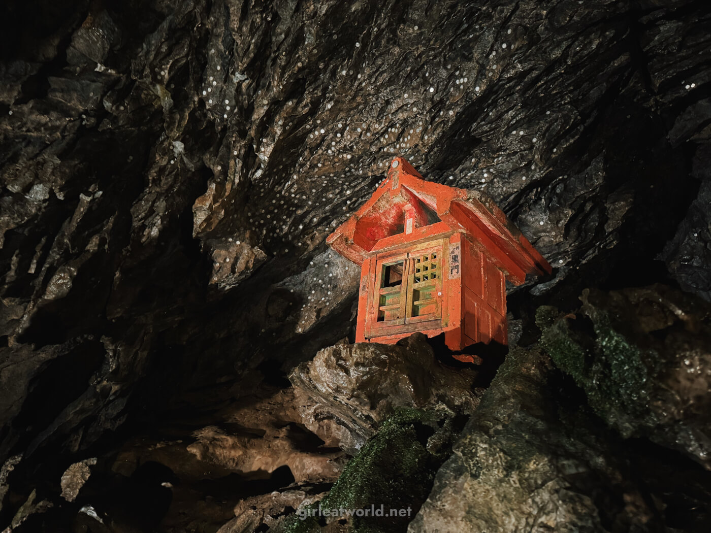 Nippara Limestone Cave in Okutama
