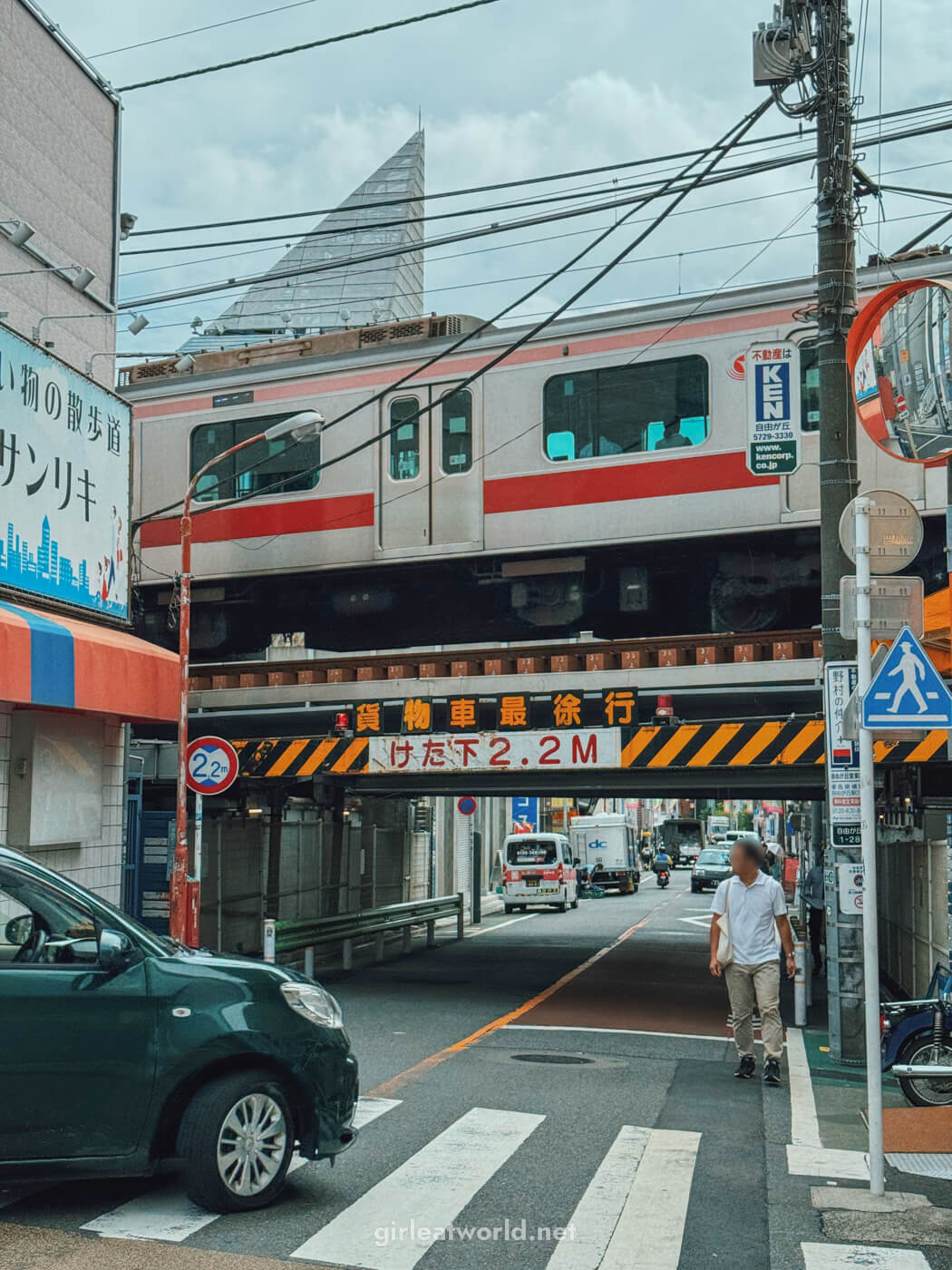 Train in Jiyugaoka